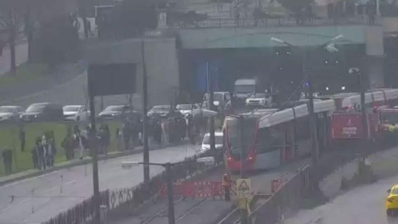 Topkapı'da bir kişiye tramvay çarptı seferler durdu