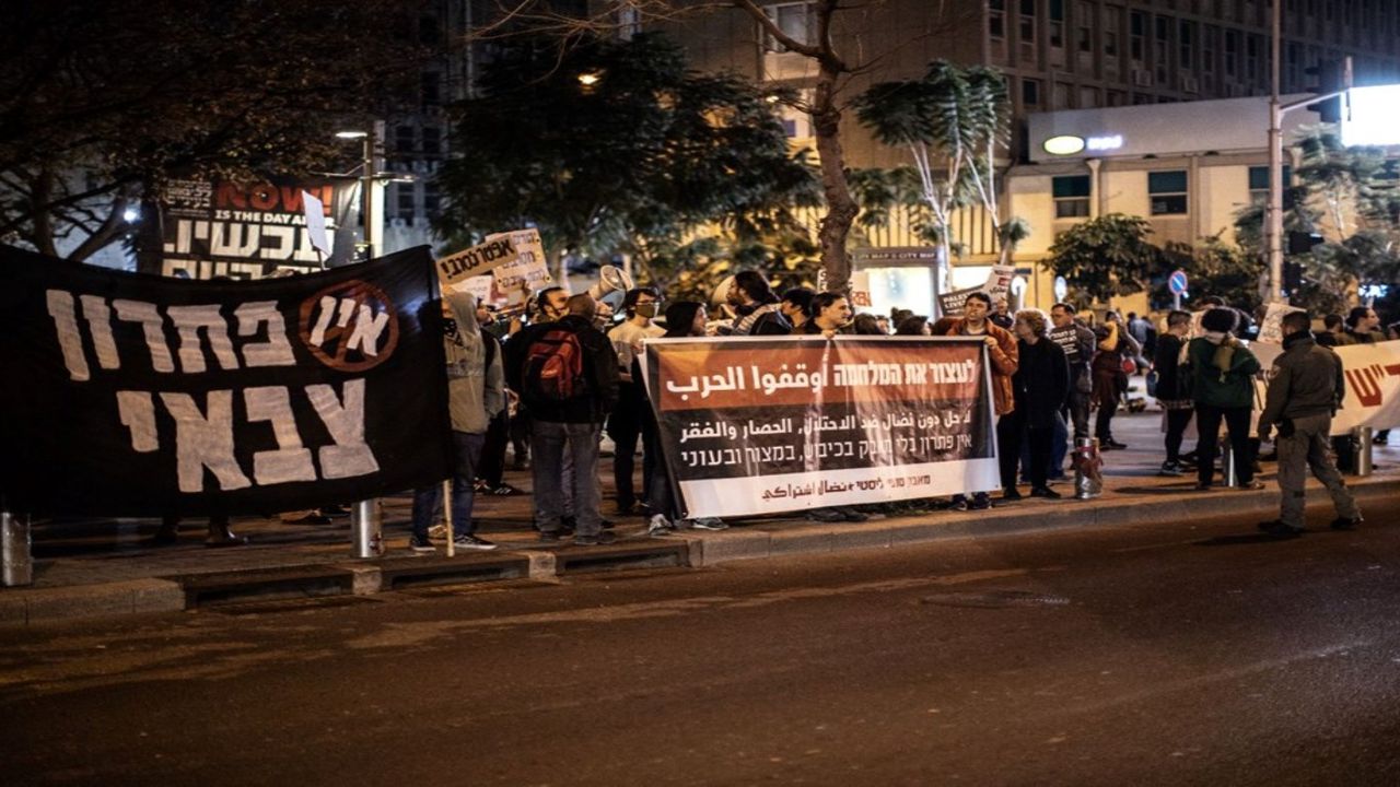 Yakınları Gazze'de esir tutulan İsrailliler otoyol kapattı