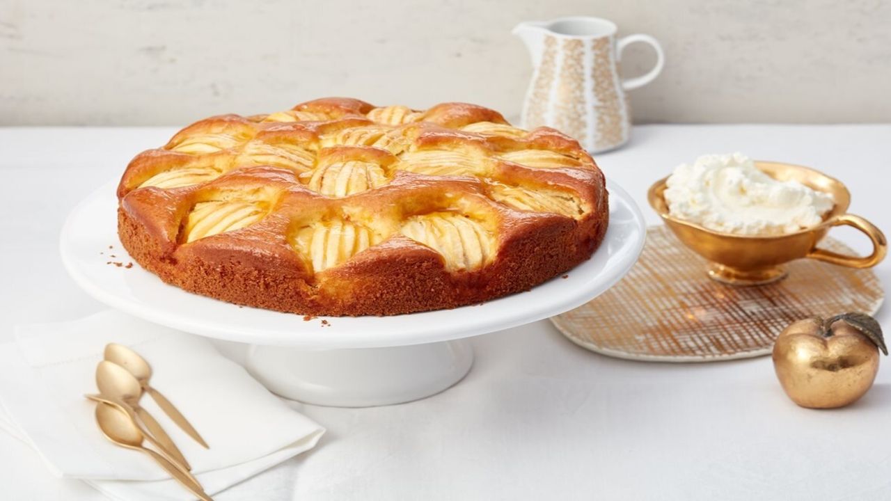  Yaptığınız yediğiniz tüm elmalı kekleri unutacaksınız! Enfes lezzette pratik elmalı kek tarifi
