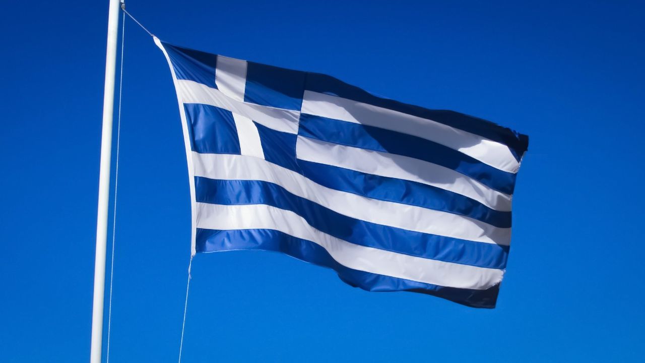 Yunanistan'da Adliye Sarayı'na gönderilen patlayıcı endişesi hala sürüyor