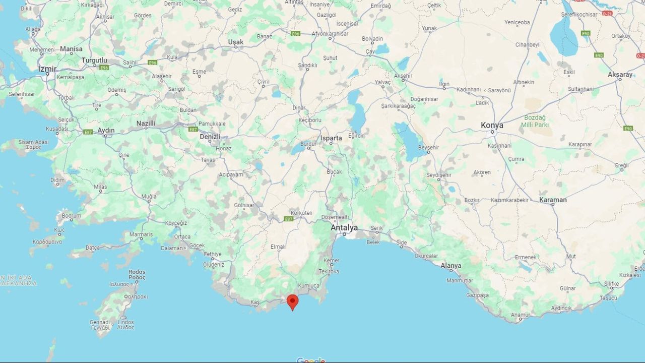 Antalya'da az önce şiddetli deprem oldu