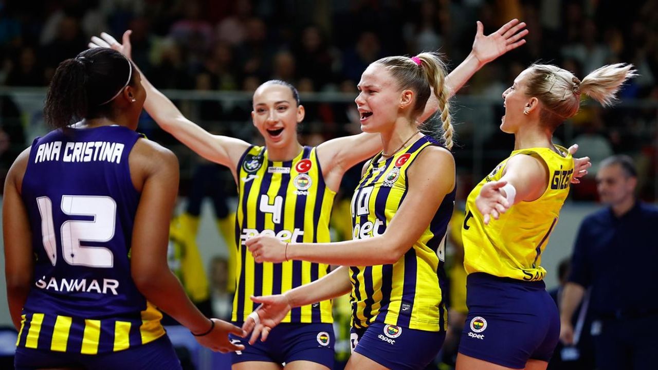AXA Sigorta Kupa Voley’de heyecan devam ediyor: Fenerbahçe Opet finalde