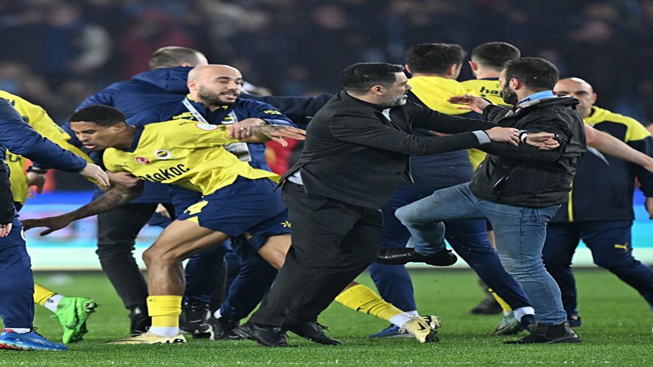 Bakan Yerlikaya’dan son dakika açıklaması: Trabzonspor – Fenerbahçe maçı sonrası 12 gözaltı!