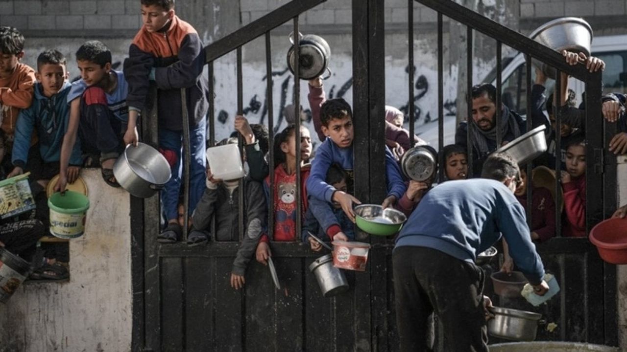 DSÖ'den duyurdu: Gazze'de 10 çocuk açlıktan hayatını kaybetti