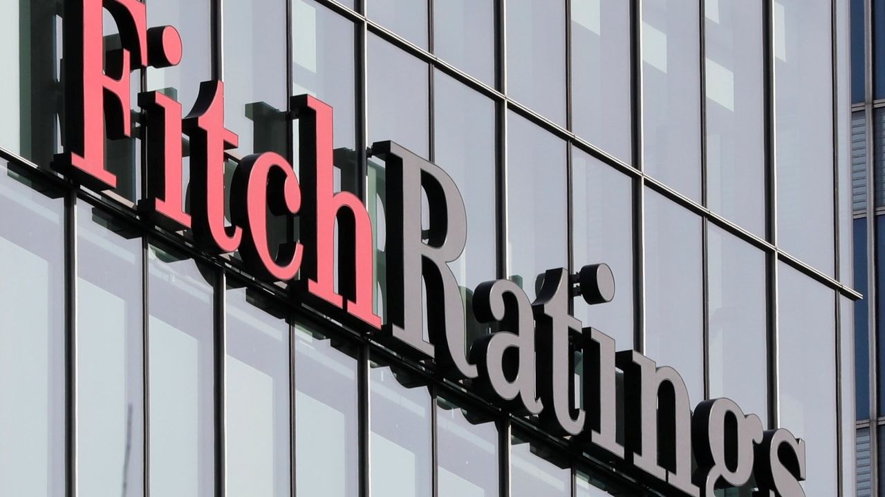 Fitch Türkiye büyüme tahminini 2.4'e yükseltti