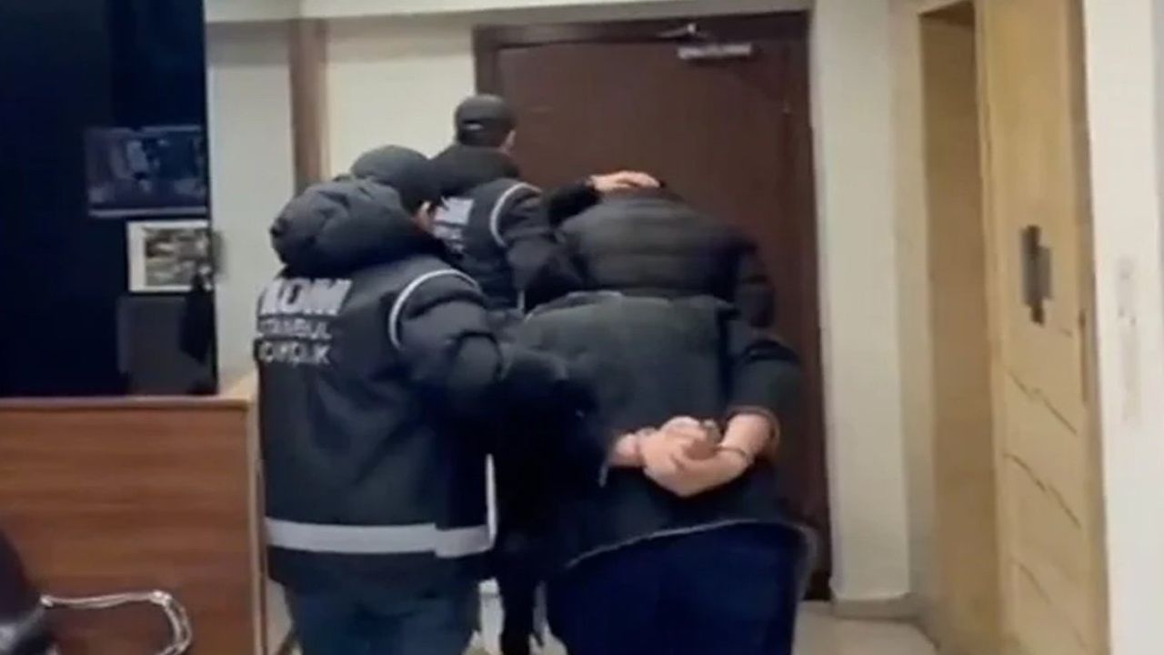 Haklarında “kırmızı bültenle arama kararı” çıkan 2 kişi İstanbul’da yakalandı