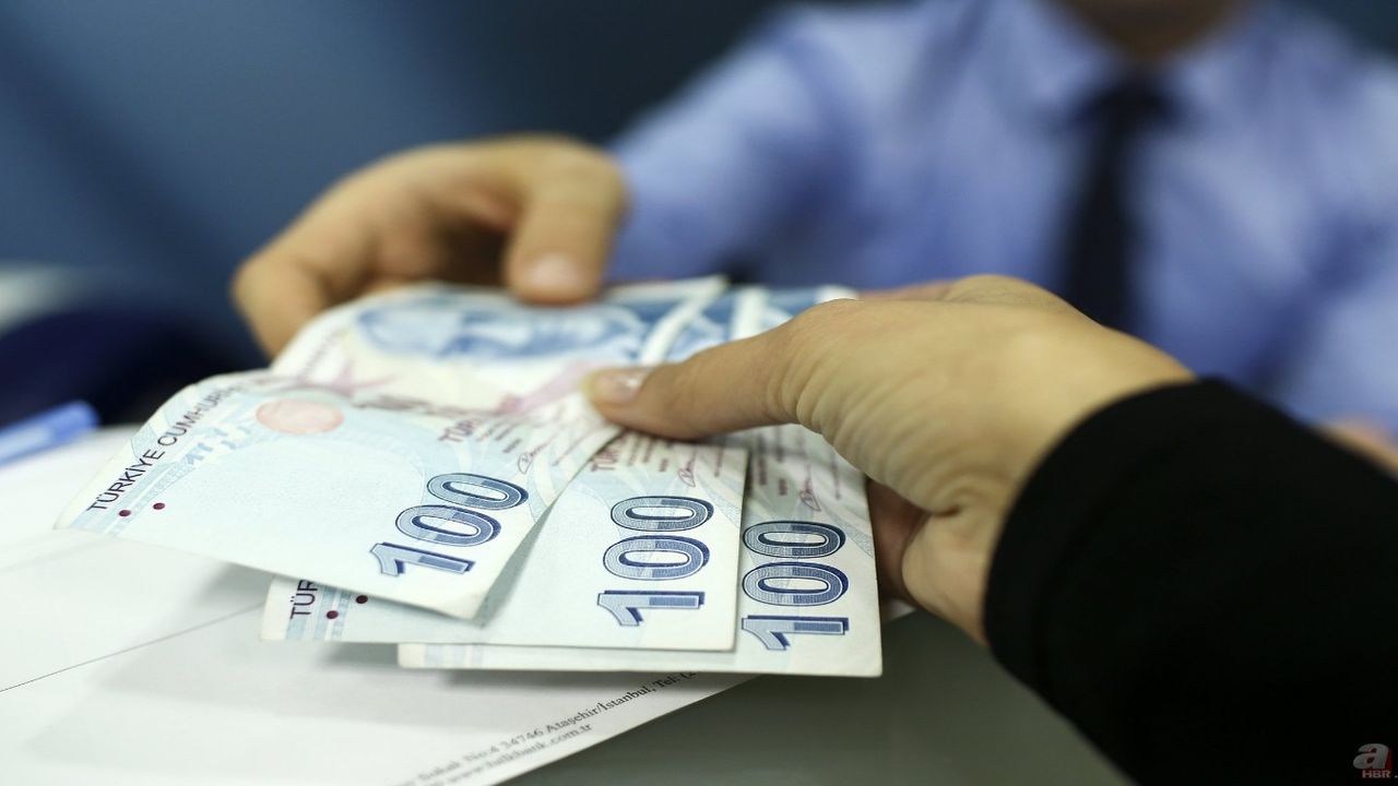 Maaşını Halkbank'tan alana kredi musluğu açıldı! 50.000 TL'ye anında onay çıkıyor