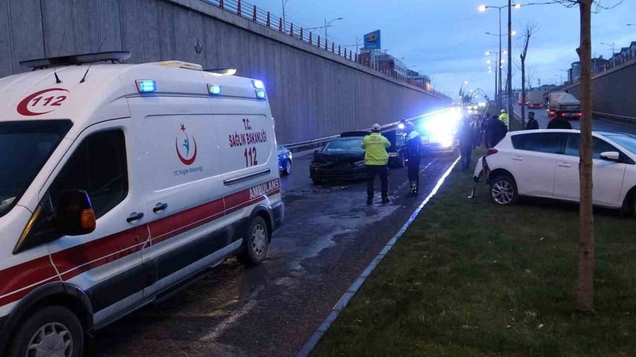 Malatya'da altgeçitte feci zincirleme kaza: 7 araç birbirine girdi