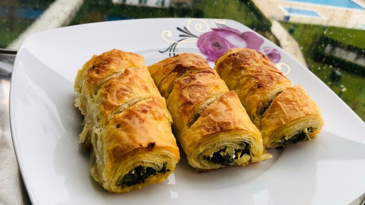 Milföy hamurundan nefis ıspanaklı börek! Hem sahurda hem iftarda iyi gidiyor