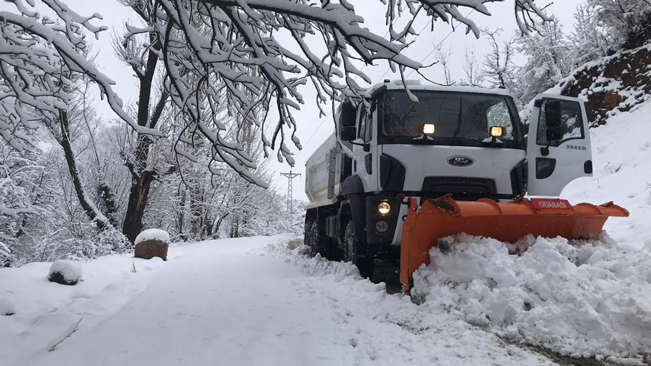 Sivas’ta yollar kapandı! Şehir beyaz esaret altında