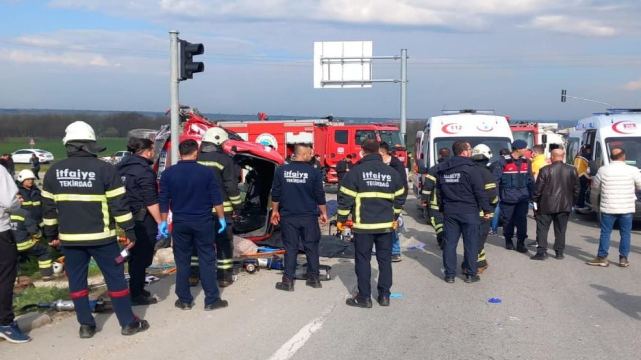 Tekirdağ’da korkunç kaza: Tır ile minibüsün çarpışması sonucu 5 kişi hayatını kaybetti