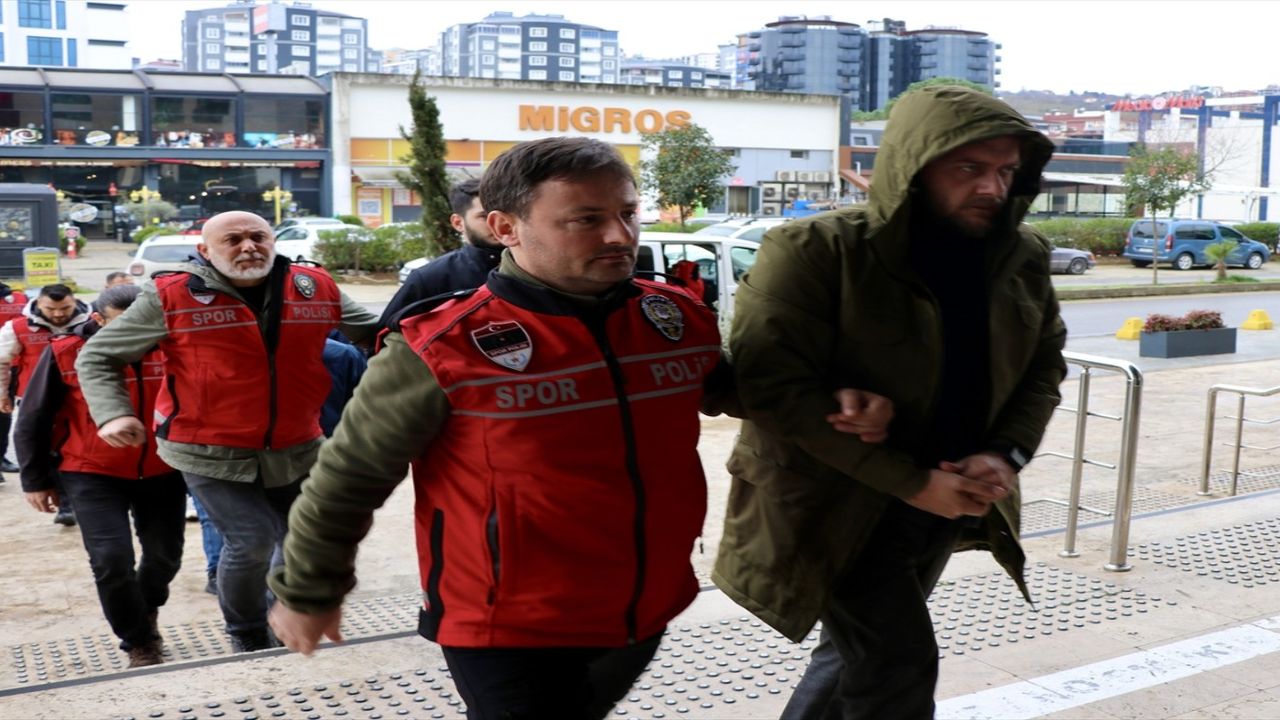Trabzonspor-Fenerbahçe maçı sonrası çıkan olaylarda gözaltına alınan 7 kişi adliyede