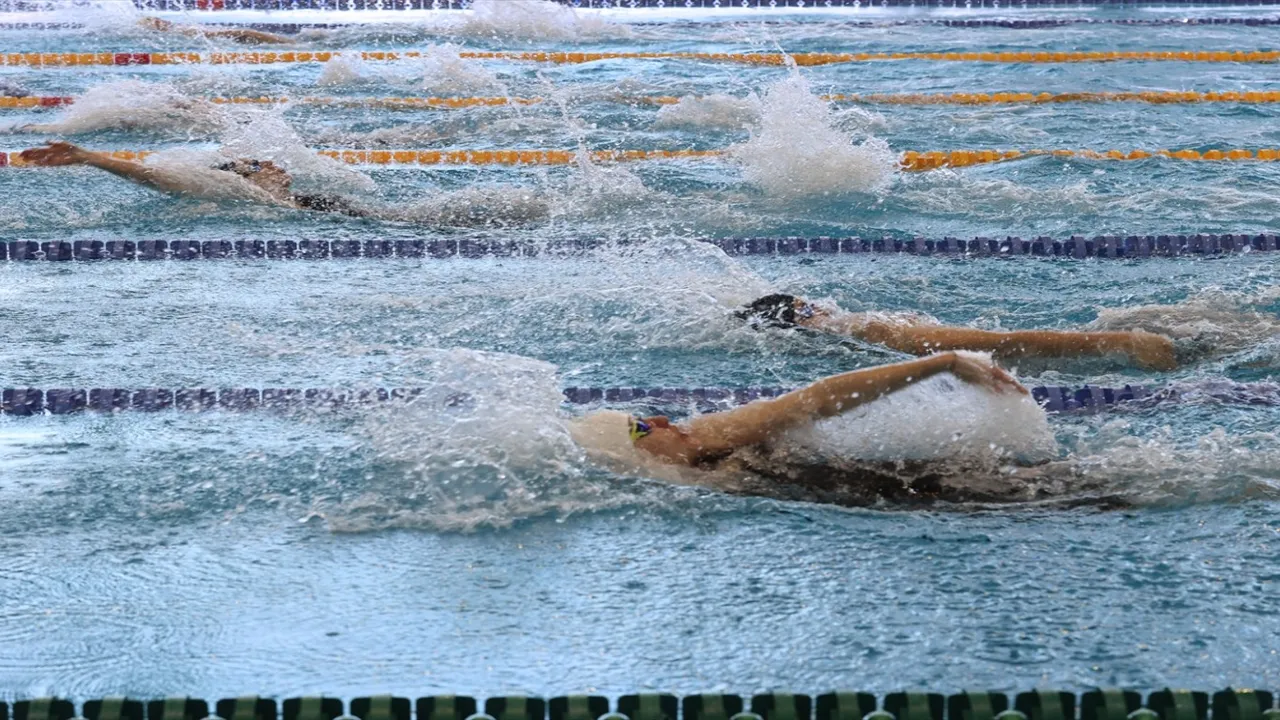 Uluslararası 5. Edirne Kupası yüzme yarışlarında yeni Türkiye rekoru geldi