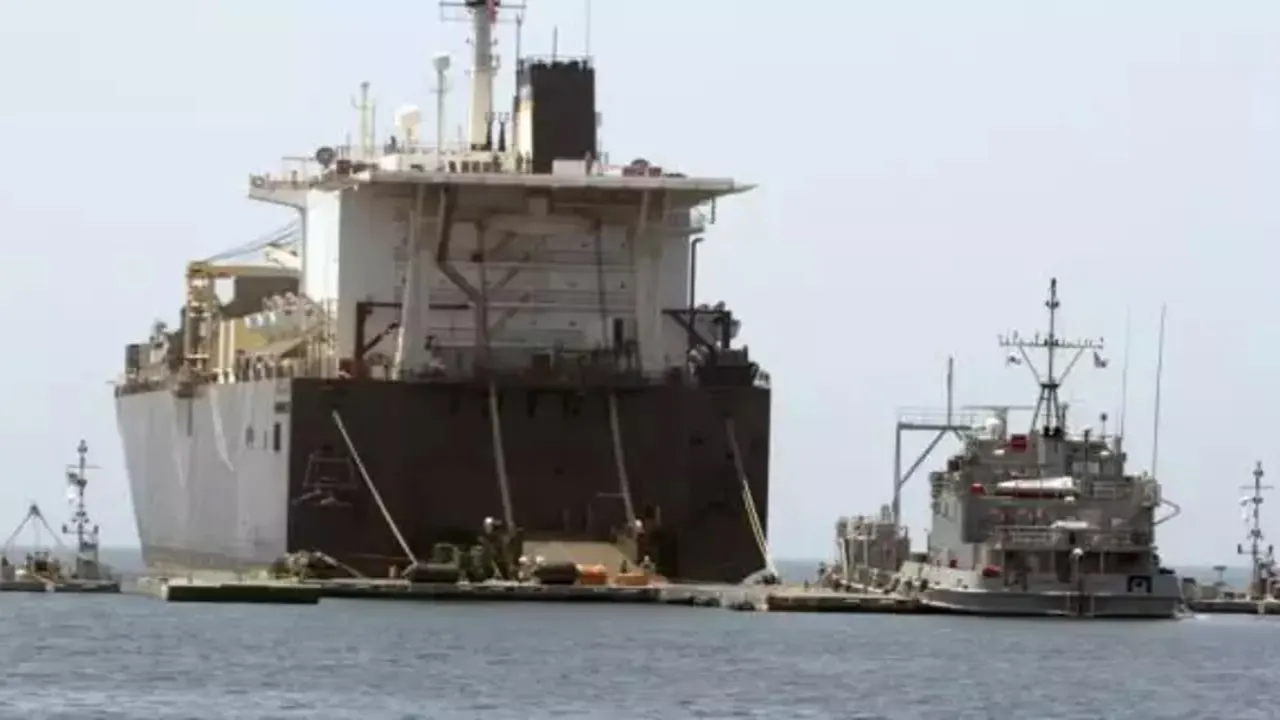 ABD Donanması'na ait geminin Gazze Limanı için yolculuğu yangınla sonuçlandı