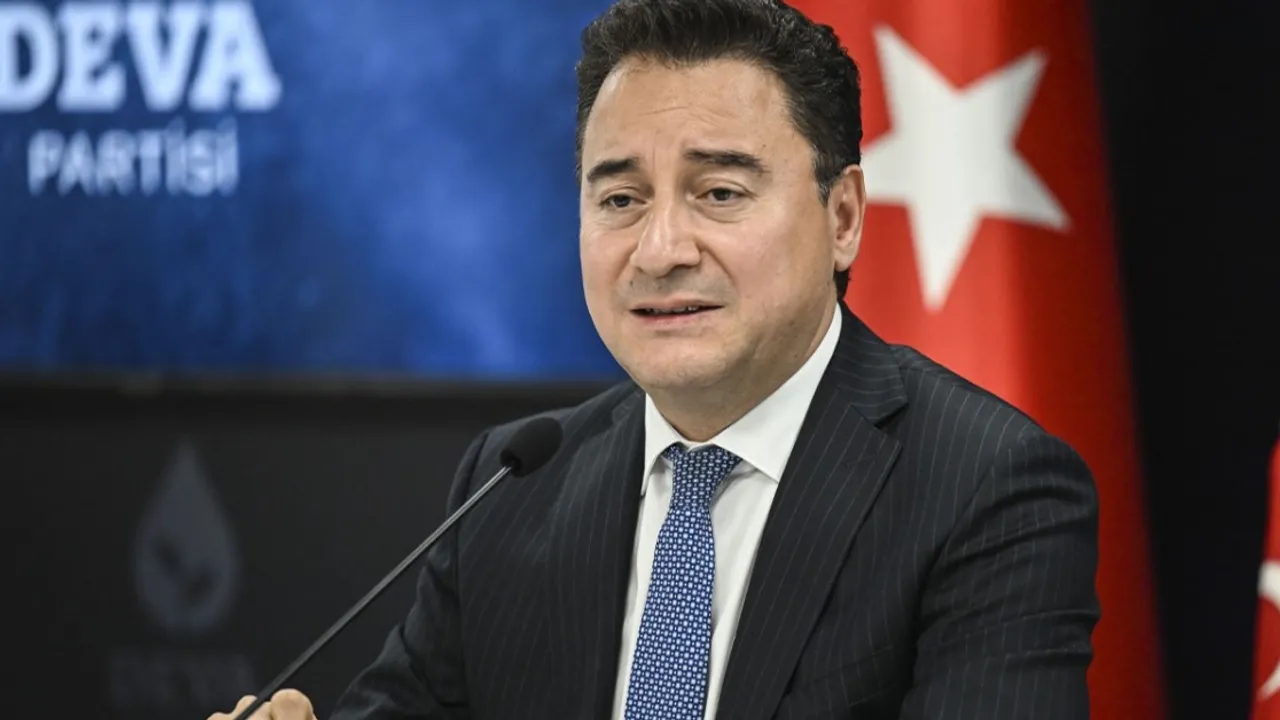 Ali Babacan, Beşiktaş Kulübü Başkanı Hasan Arat'ı DEVA Partisi Genel Merkezi'nde kabul etti