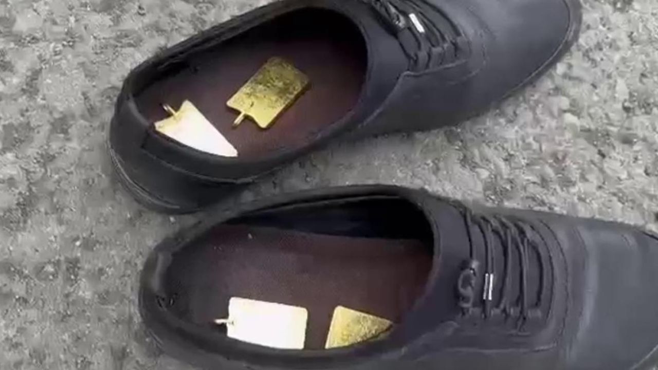 Ayakkabıların içinden milyonluk altın çıktı