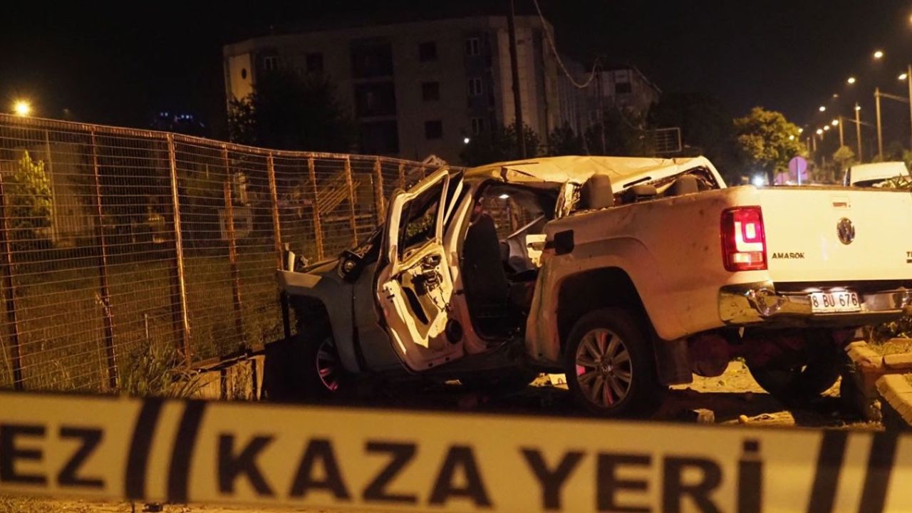 Aydın'da feci kaza! Refüje çarpan pikap takla attı: 1 ölü, 3 yaralı