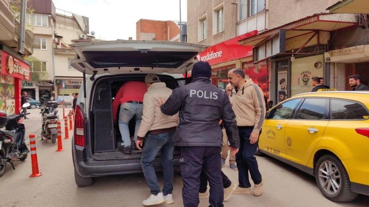 Bursa İnegöl’de bir dairede 11 kaçak göçmen yakalandı