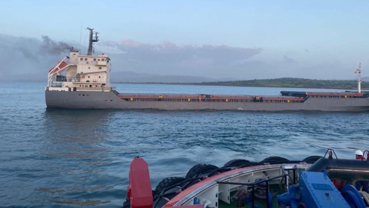 Çanakkale Boğazı'nda kuru yük gemisinde yangın çıktı: Gemi trafiği askıya alındı