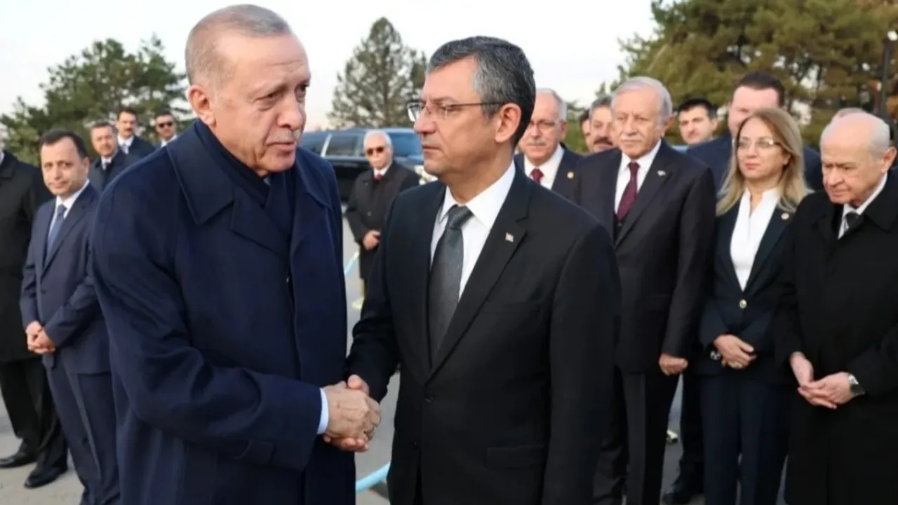 CHP Genel Başkanı Özgür Özel, Cumhurbaşkanı Erdoğan ile Anayasa konusunda görüşmek istiyor