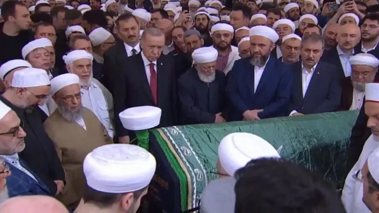 Cumhurbaşkanı Erdoğan, İsmailağa Cemaati liderinin cenazesine katıldı