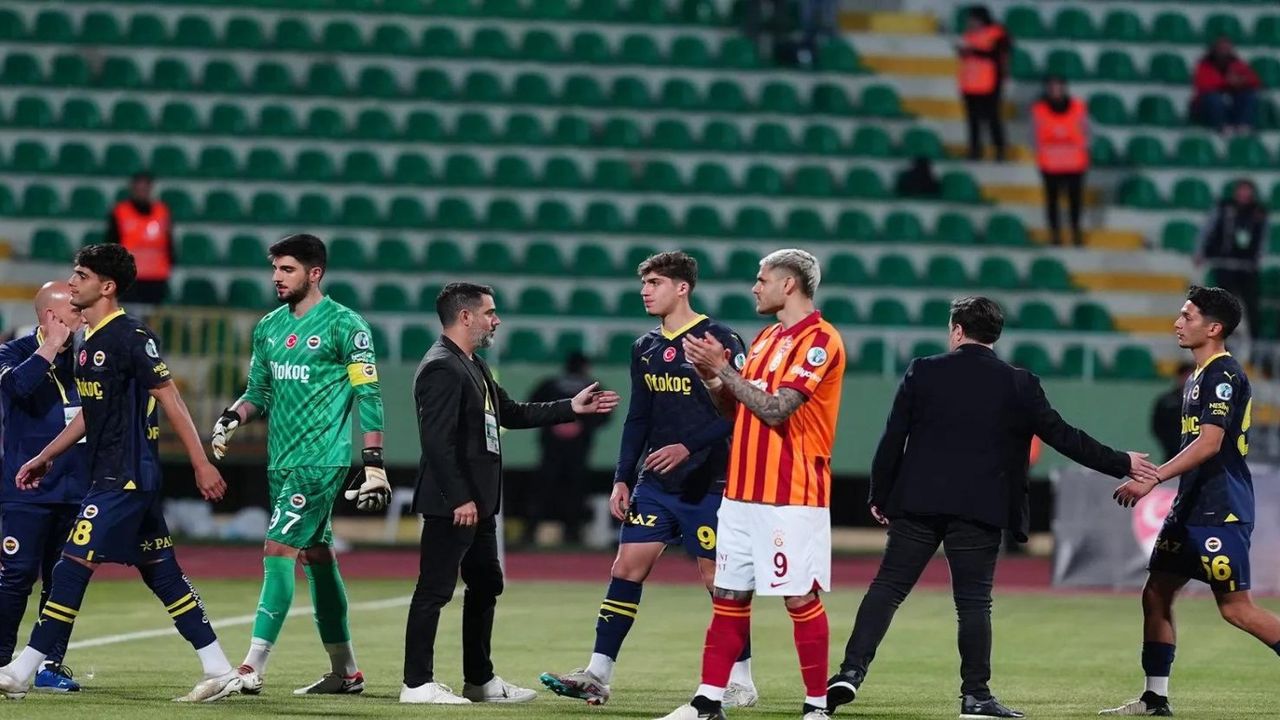 Fenerbahçe'den görülmemiş karar! Süper Kupa finalinde sahayı terk etti..