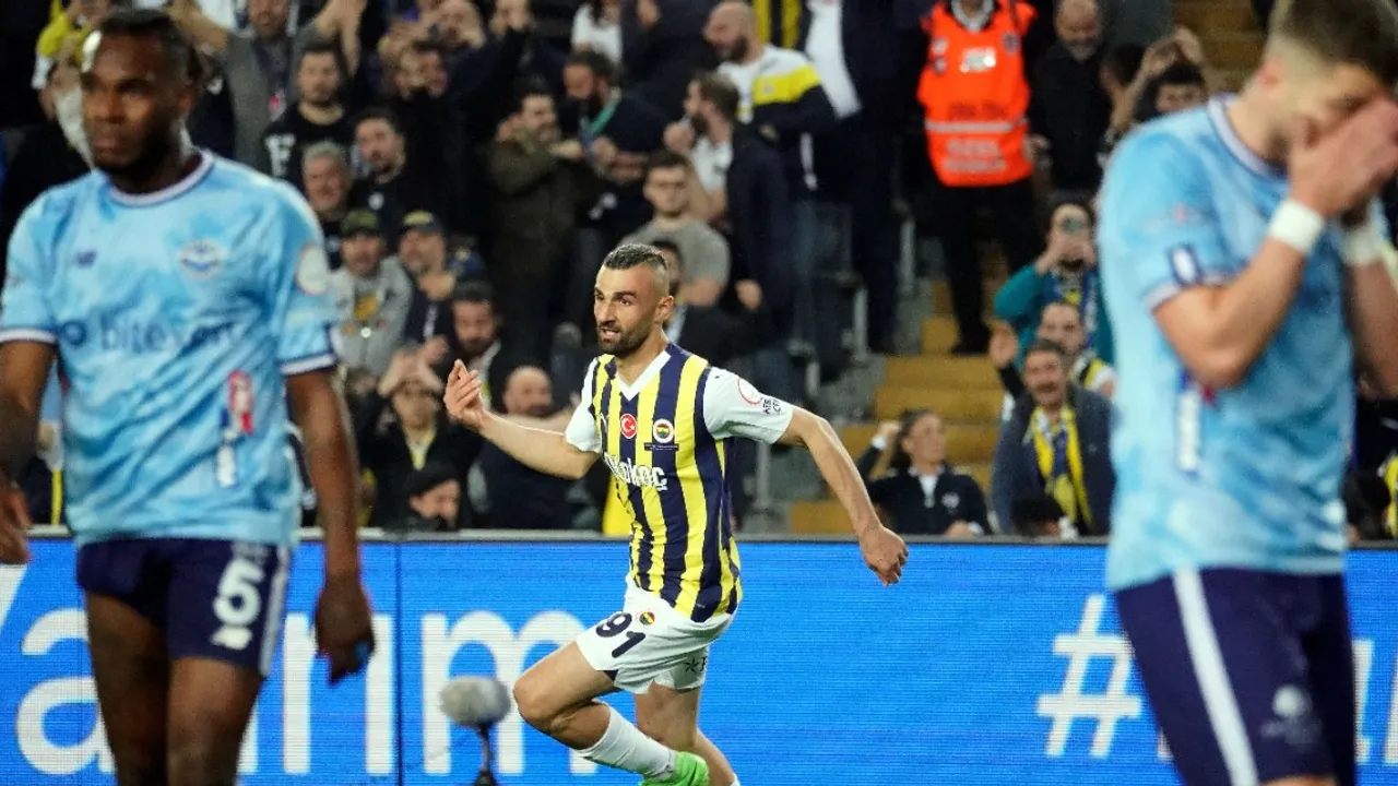 Fenerbahçe, evinde Adana Demirspor'u yenerek gülümsedi: 4-2'lik galibiyetle zirveye tutundu!