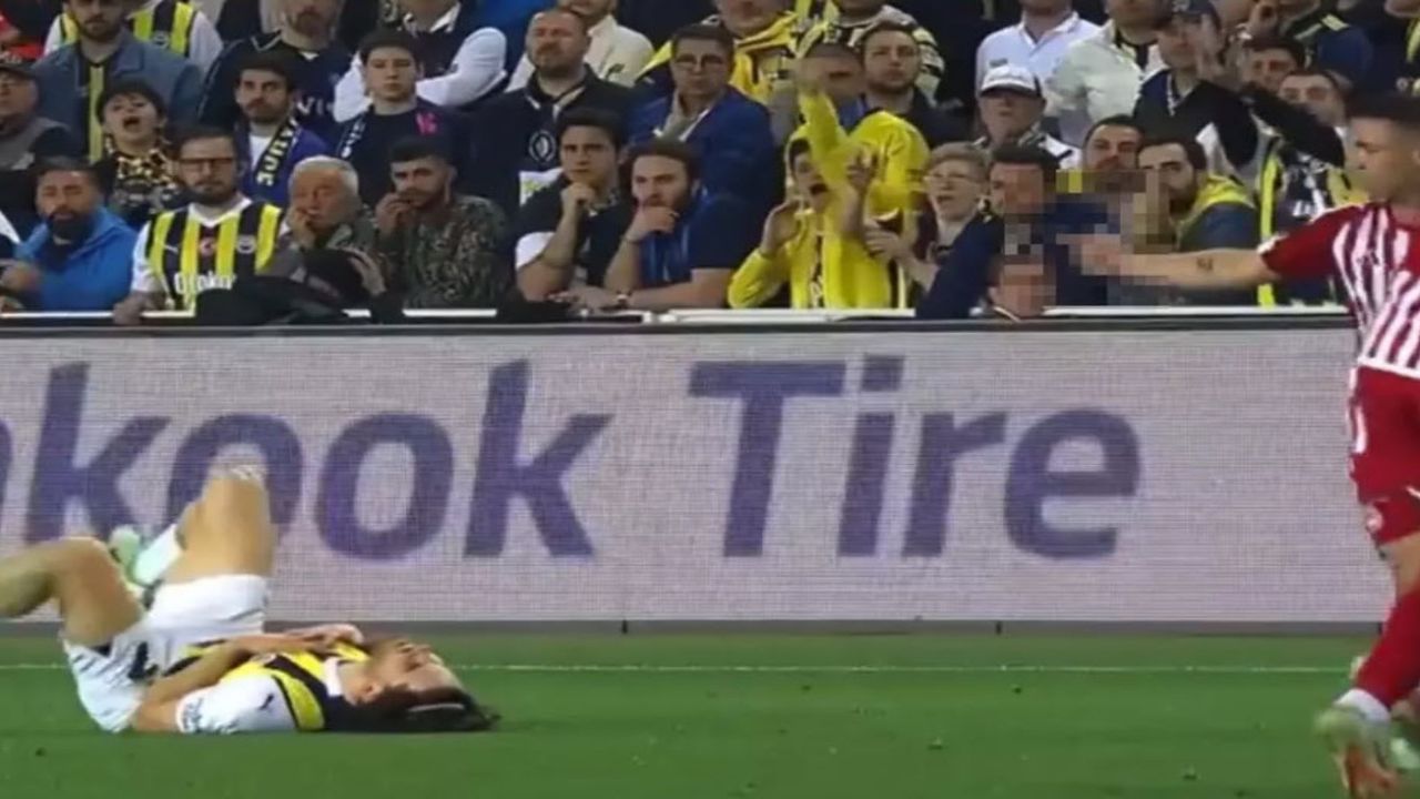Fenerbahçe - Olympiakos maçında hakemin gözünün önünde skandal hareket