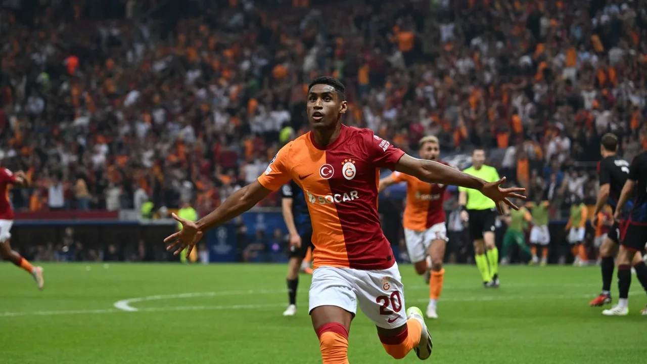 Galatasaray'ın yıldız ismi kendi ülkesinden teklif aldı
