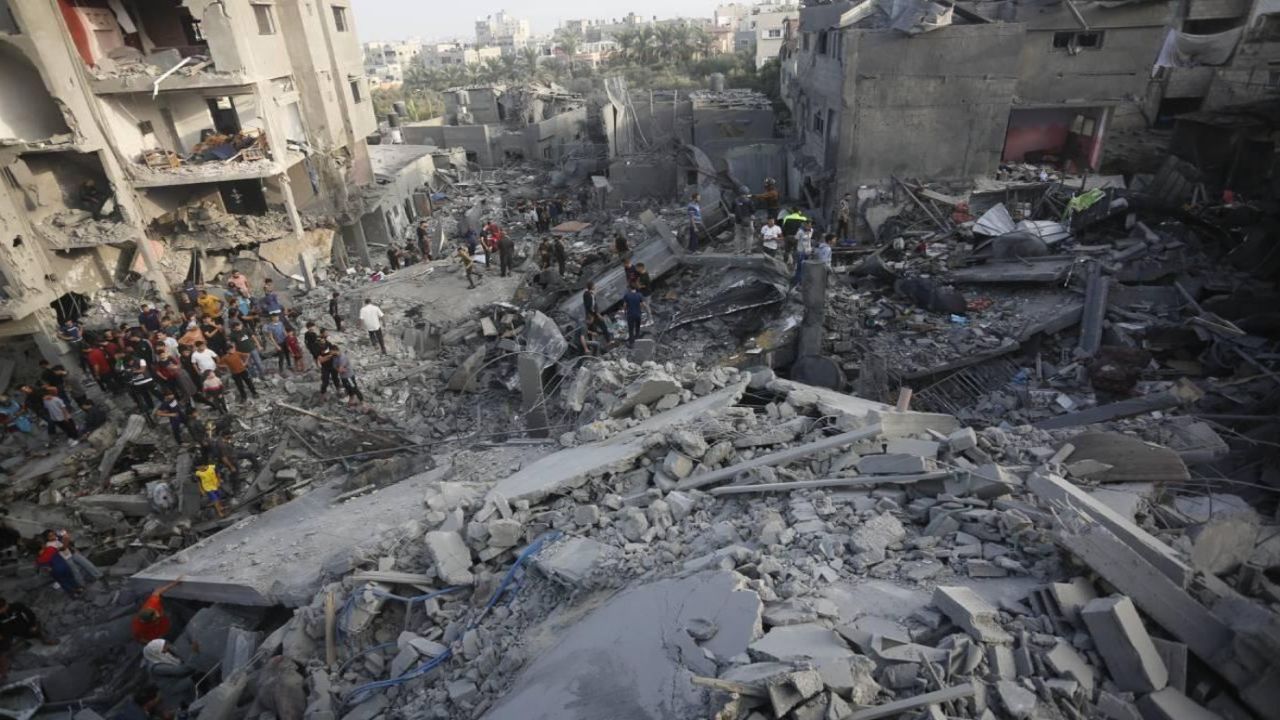 İsrail’in Gazze’ye yönelik saldırılarında ölen insan sayısı 33 bin 207’e yükseldi