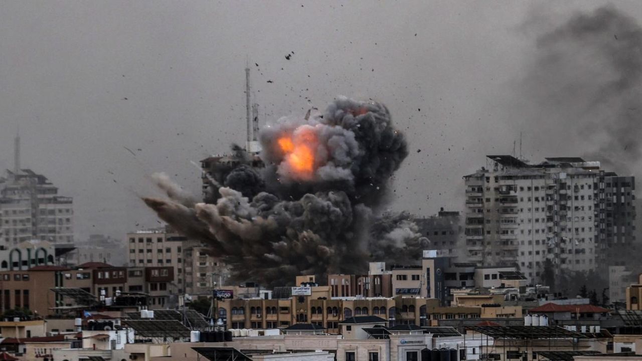 İsrail’in saldırıları sürüyor! Refah’ta bir evin bombalanması sonucu 4 kişi hayatını kaybetti