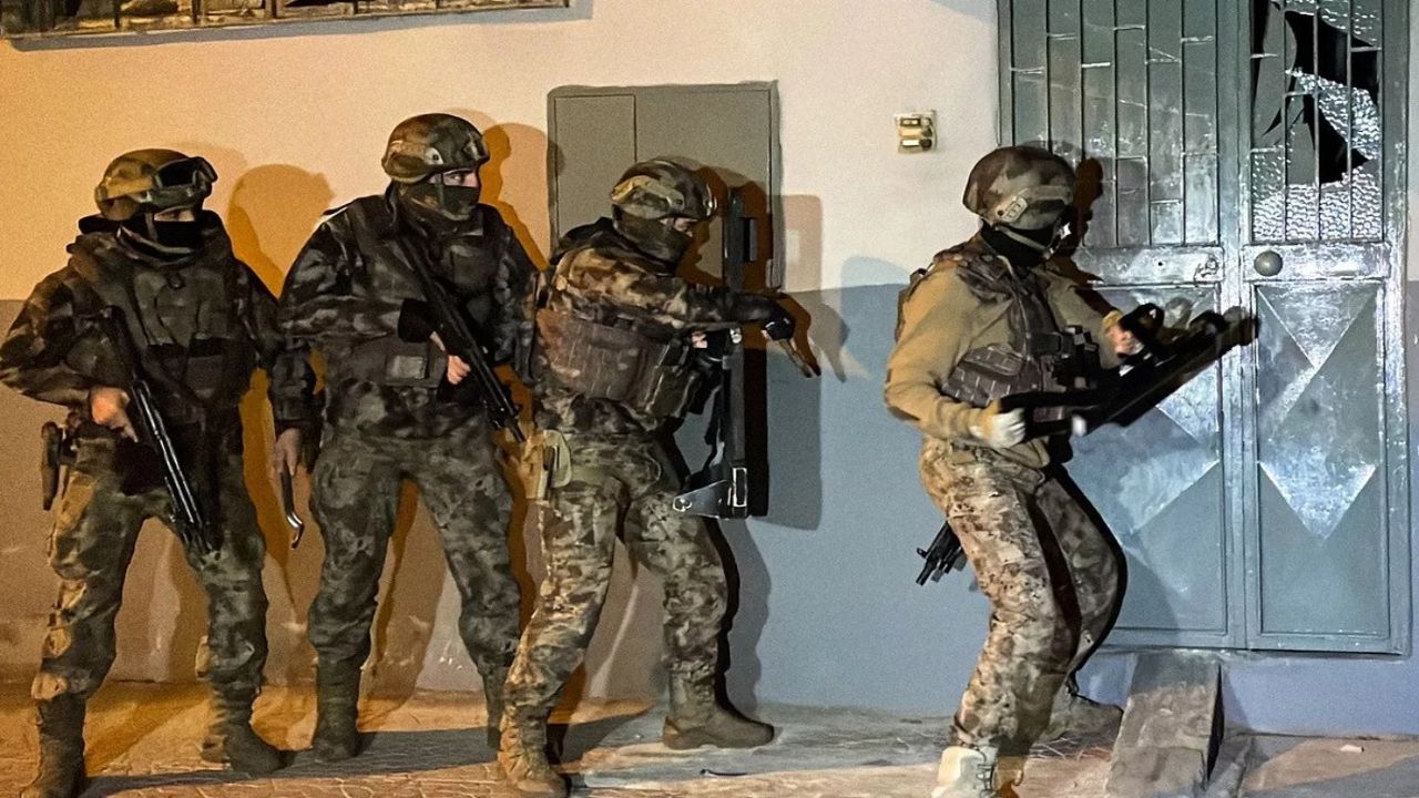 İstanbul’da suç örgütlerine yönelik düzenlenen “Mahzen-29” operasyonları sonucunda 32 kişi yakalandı