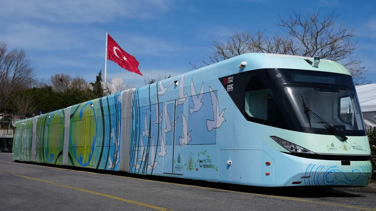 İstanbul’da yüzde 100 elektrikli metrobüs test sürüşüne çıktı