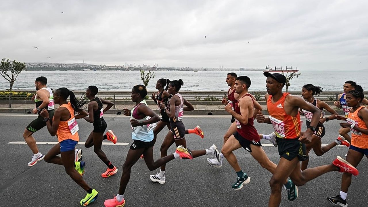 İstanbul Yarı Maratonu'nda zafer Hicham Amghar ve Sheila Chelangat'ın!