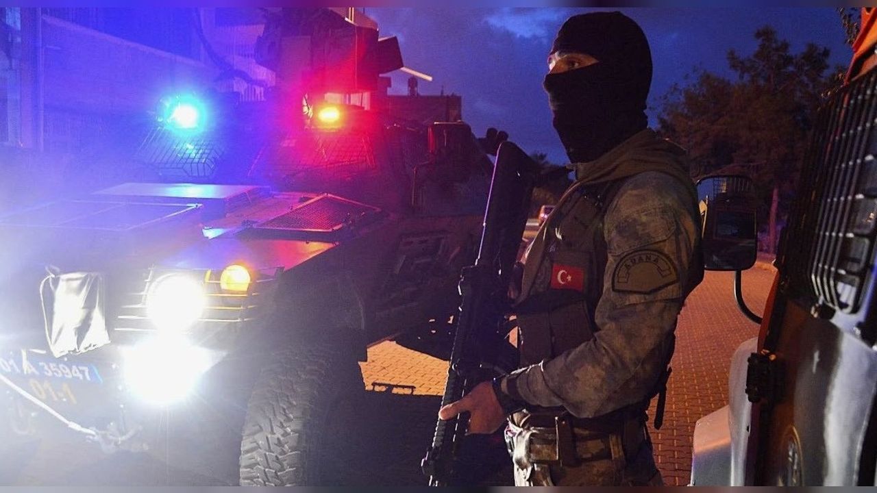 Kahramanmaraş'ta "Canık Çetesi" çökertildi: Yüklü miktarda uyuşturucu ve silahlar ele geçirildi