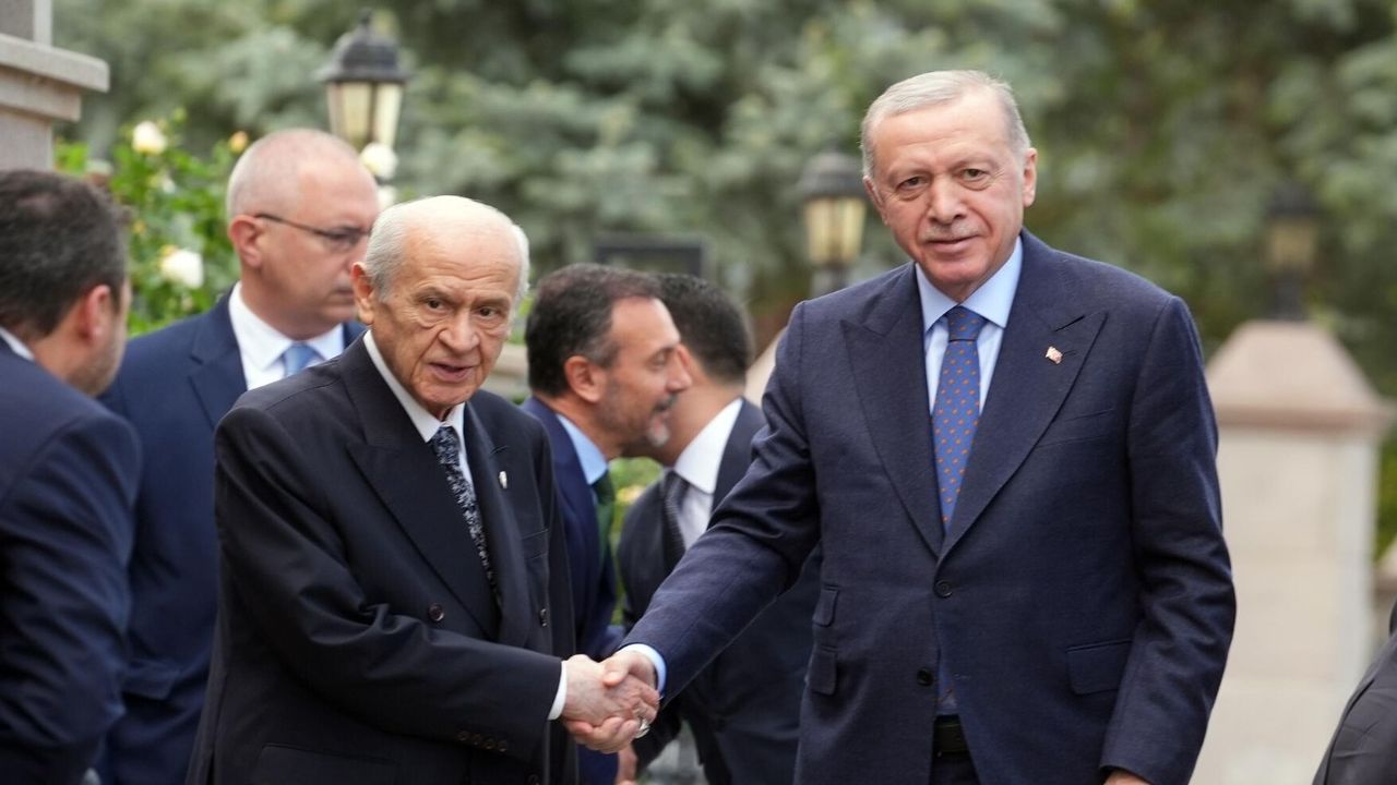 MHP lideri Bahçeli, Cumhurbaşkanı Erdoğan’ı evinde misafir ediyor: Görüşme başladı