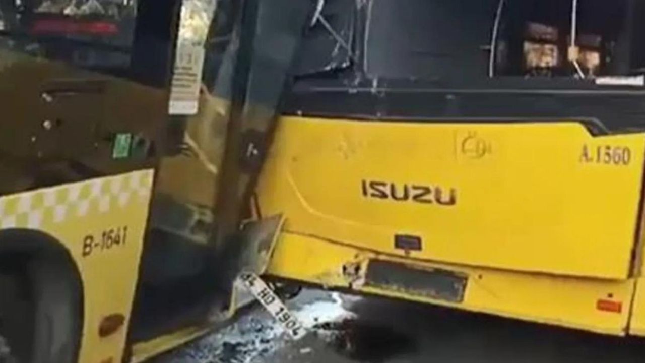 İstanbul'da pedalı takılan İETT otobüsü duraktaki araçlara çarptı