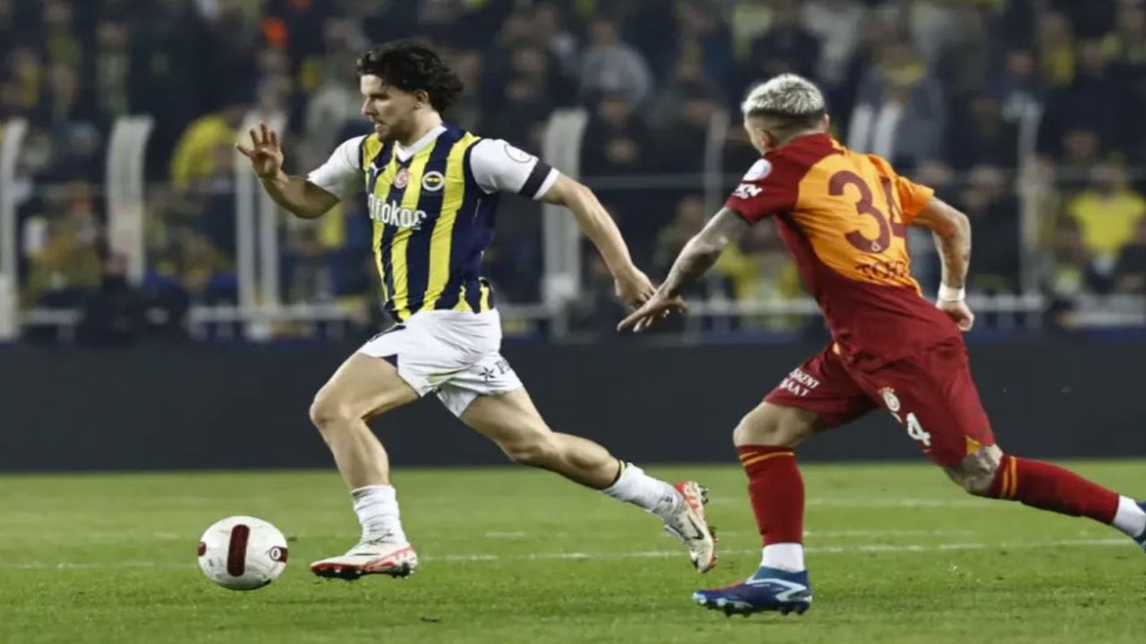 Süper Lig'de şampiyonluk heyecanı dorukta: Fenerbahçe ve Galatasaray arasındaki puan farkı 4'e çıktı