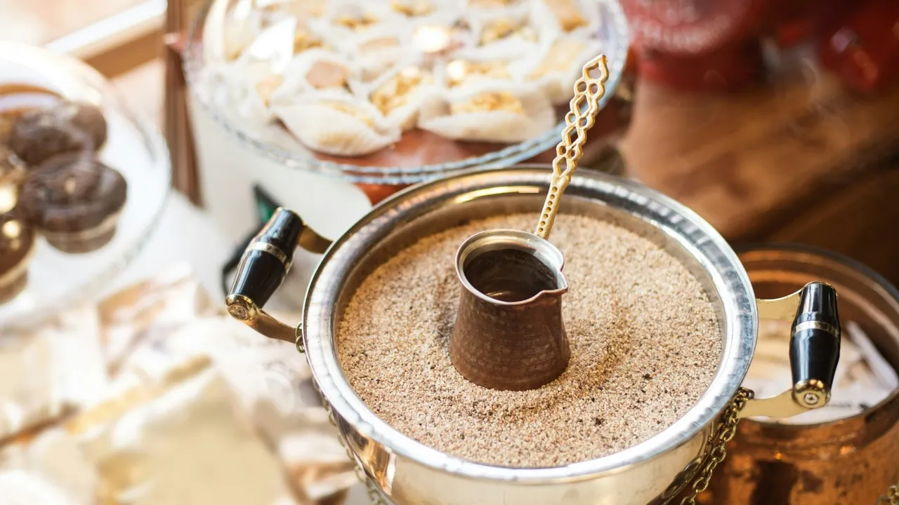 Türk kahvesini fokur fokur köpürten teknik! Herkes sırrınızı öğrenmeye çalışacak