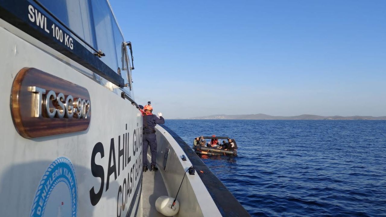 Yunanistan'ın geri ittiği göçmenler sahil güvenlik tarafından kurtarıldı