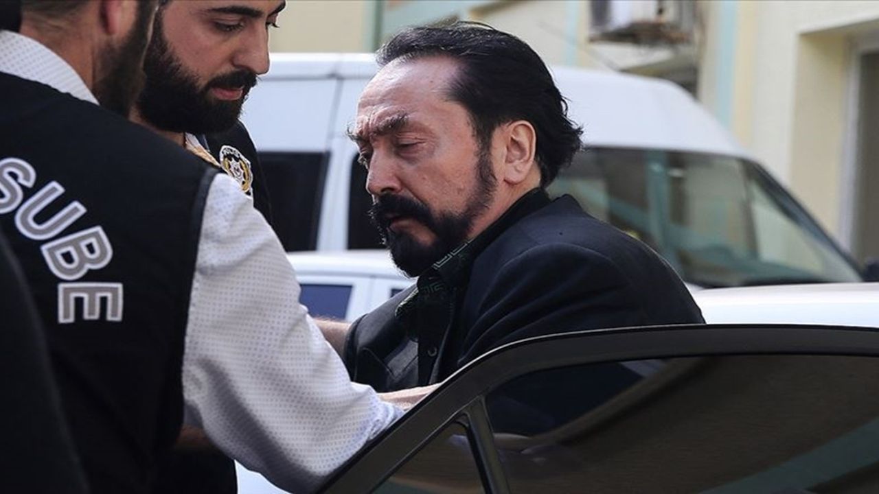 Adnan Oktar davasında mahkemeden 4 kişiye tahliye kararı