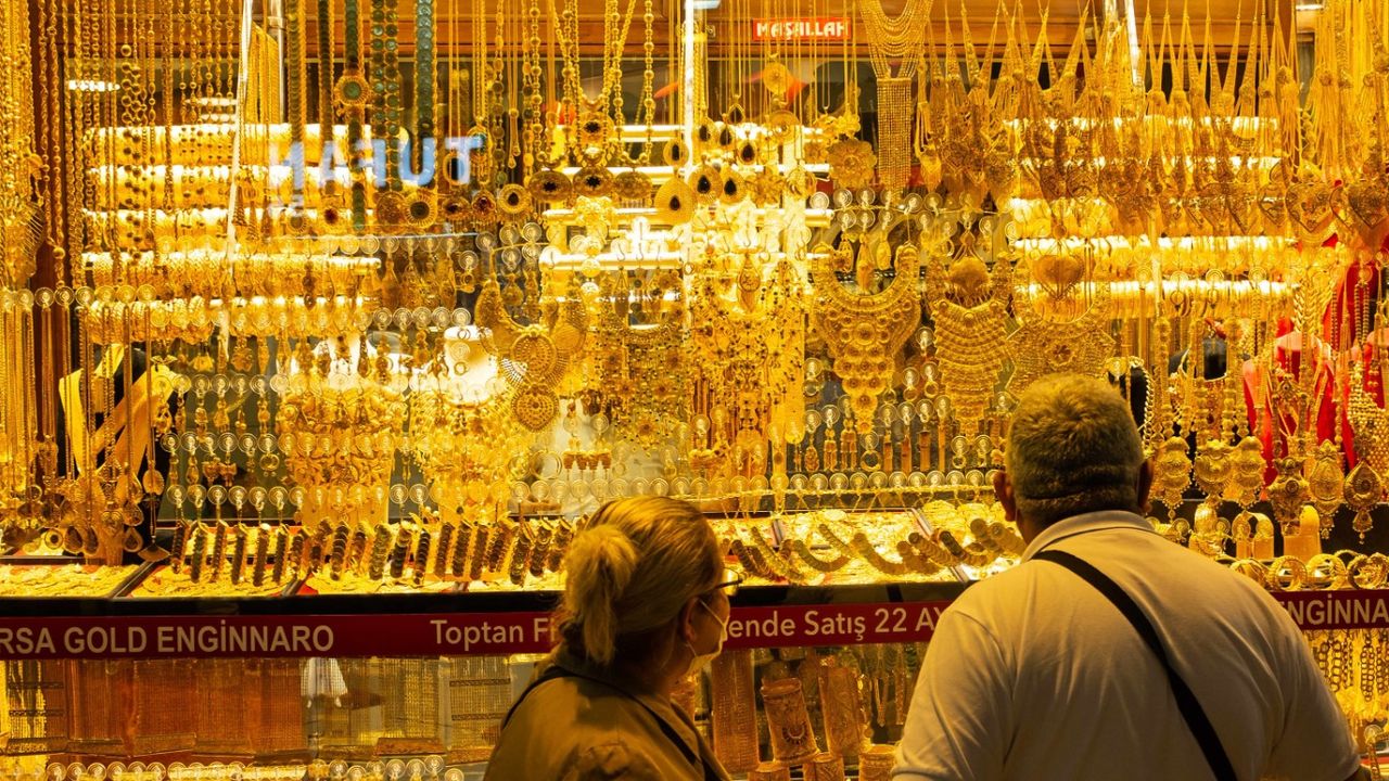 Altın fiyatlarında olmaz denilen oldu! Altın yatırımcıları şokta