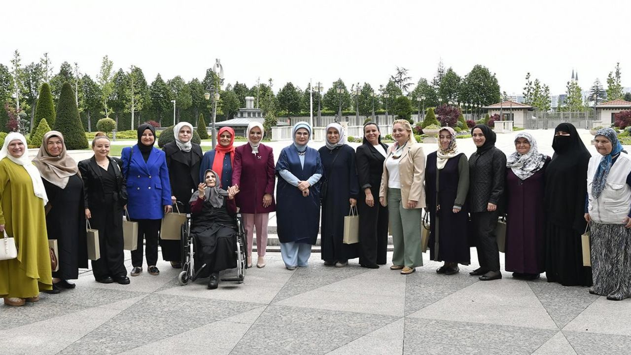 Emine Erdoğan Anneler Günü'nde annelere özel program düzenledi