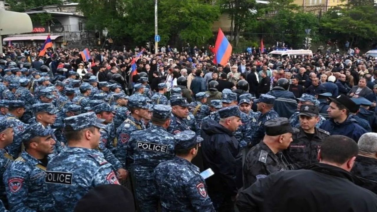 Ermenistan’da hükümet karşıtı protestolar büyüyor: 200’den fazla kişiye gözaltı