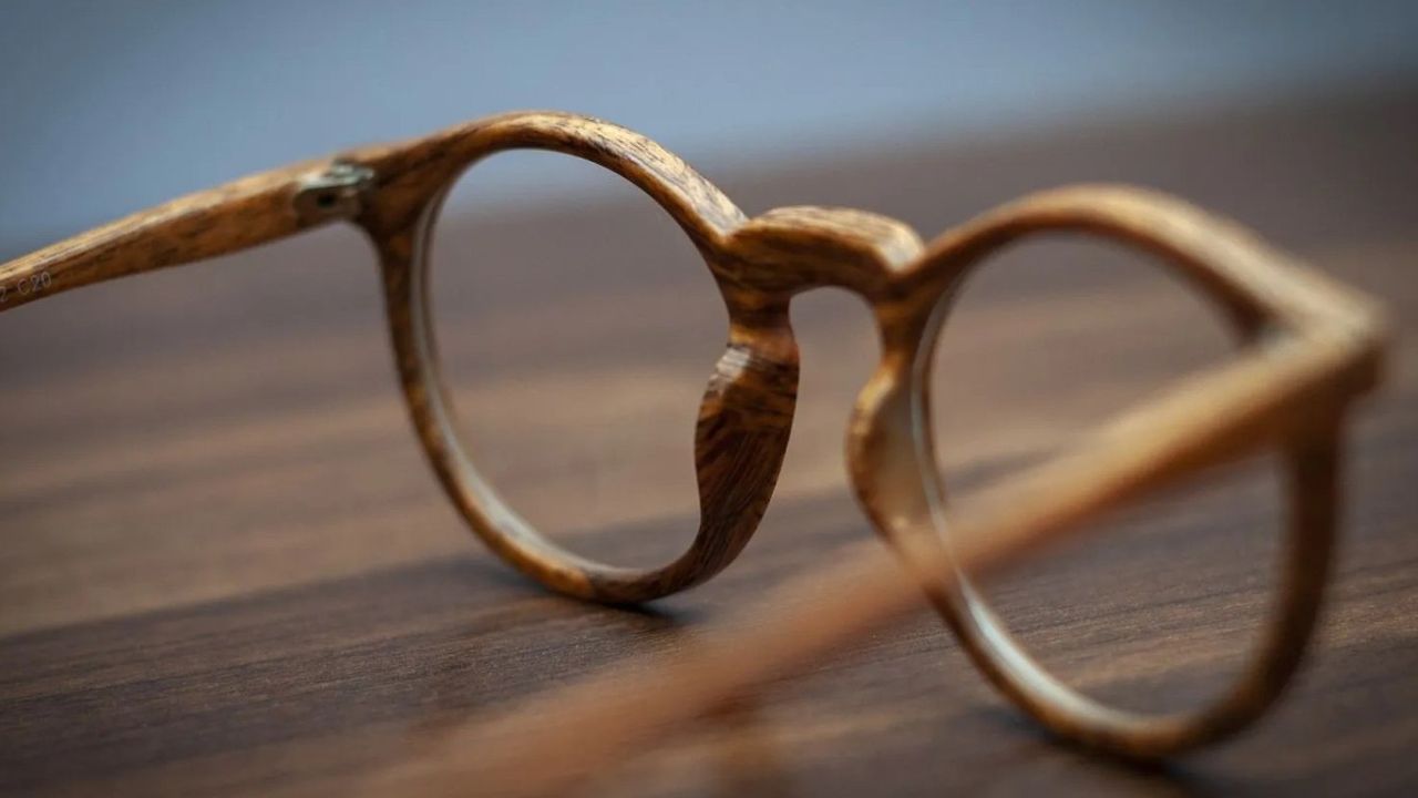 Gözlük camını anında parlatıyor! Buğulu gözlük camlarına veda edin
