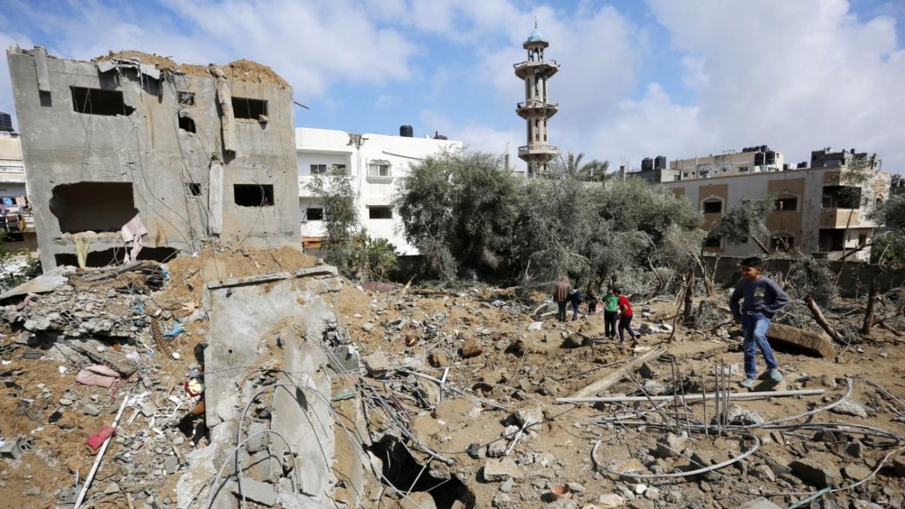 İsrail'in Gazze'ye düzenlediği hava saldırısında 8 Filistinli yaşamını kaybetti