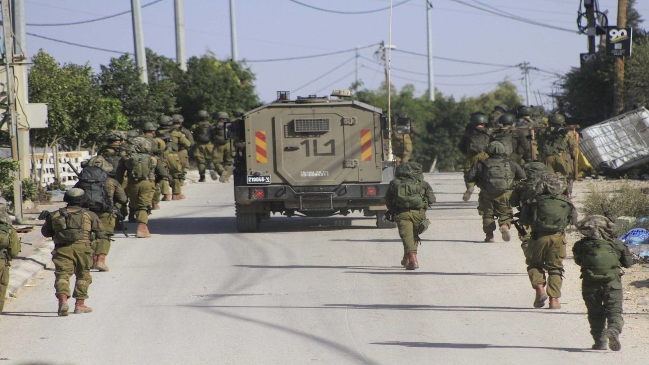 İsrail Refah sınırındaki bölgeleri boşalmaya başladı