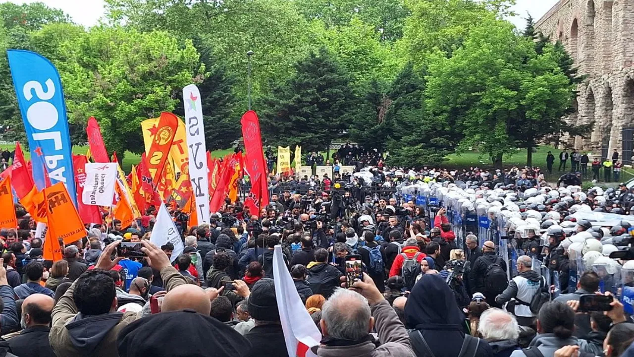 İstanbul’da ‘1 Mayıs’ gözaltıları sürüyor: Gözaltına alınanlar adliyede