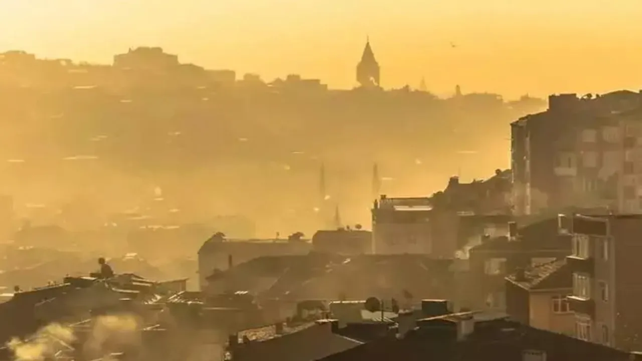  İstanbul Valiliği'nden fırtına ve toz taşınımı uyarısı: İstanbul cumartesiye kadar etkileniyor