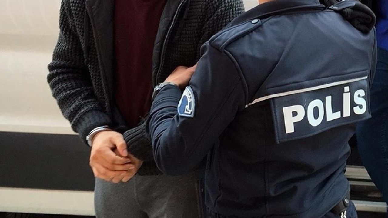 İzmir’de FETÖ operasyonu: 6 polis 3 emekli komiser yardımcısı gözaltında